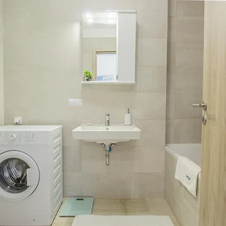 Apartman Mohost Kasper 3 - Luxe Retreat With Mountain Views